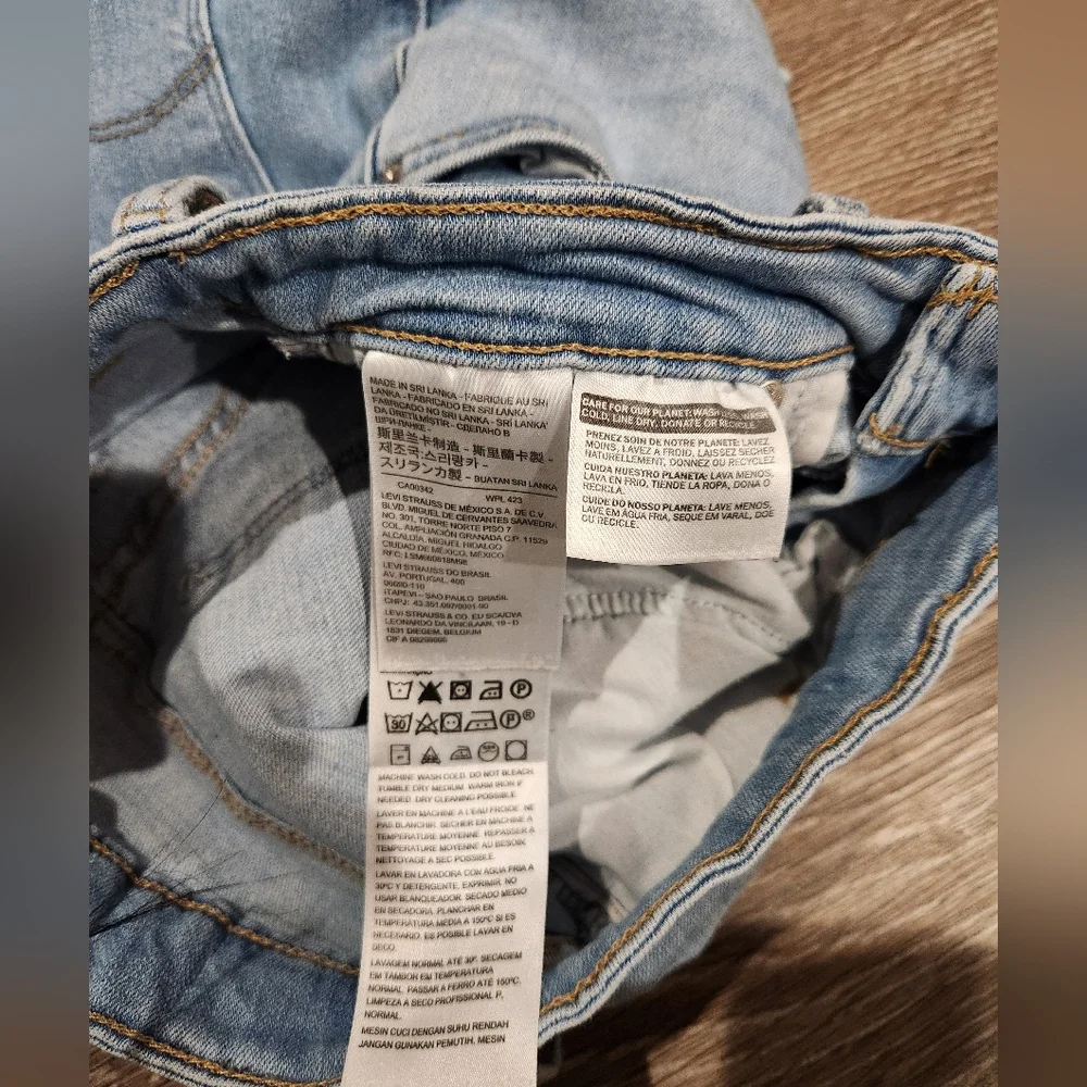 Levi's Women's Light Blue Ripped Skinny Jeans Size 26 - Picture 8 of 10